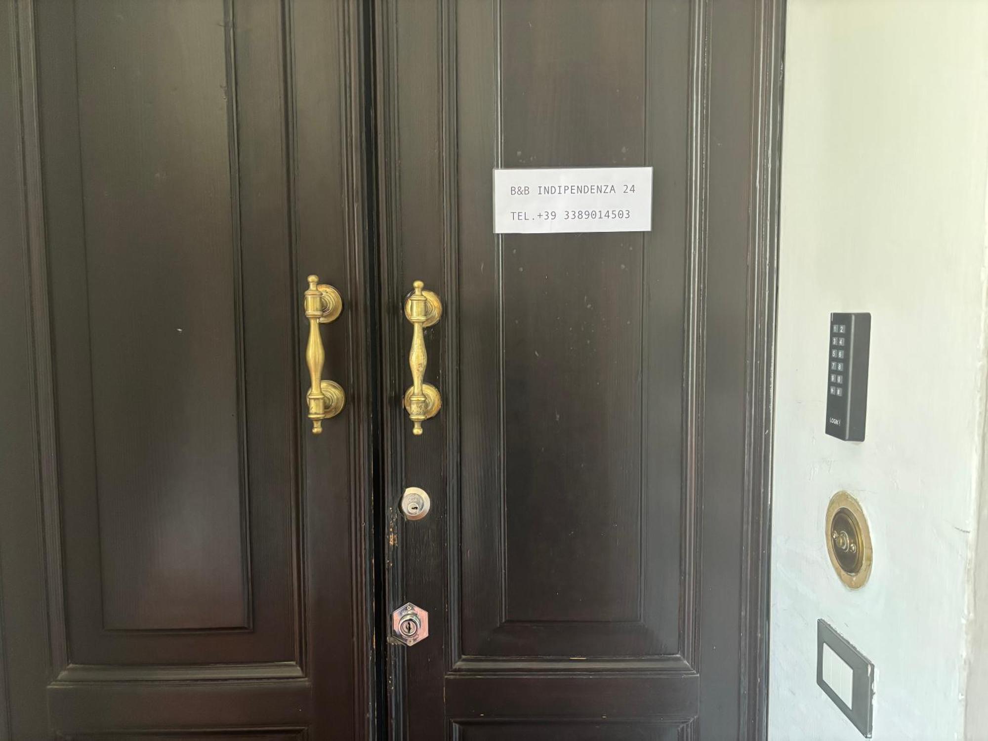 Indipendenza 24 Bed & Breakfast โบโลญญา ภายนอก รูปภาพ