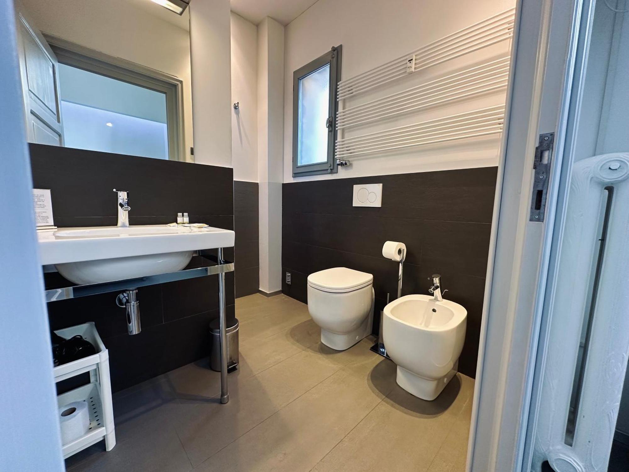 Indipendenza 24 Bed & Breakfast โบโลญญา ภายนอก รูปภาพ
